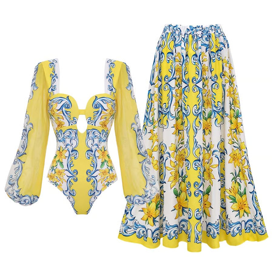 Bañador Solaria amarillo y azul con estampado barroco, mangas abullonadas y falda
